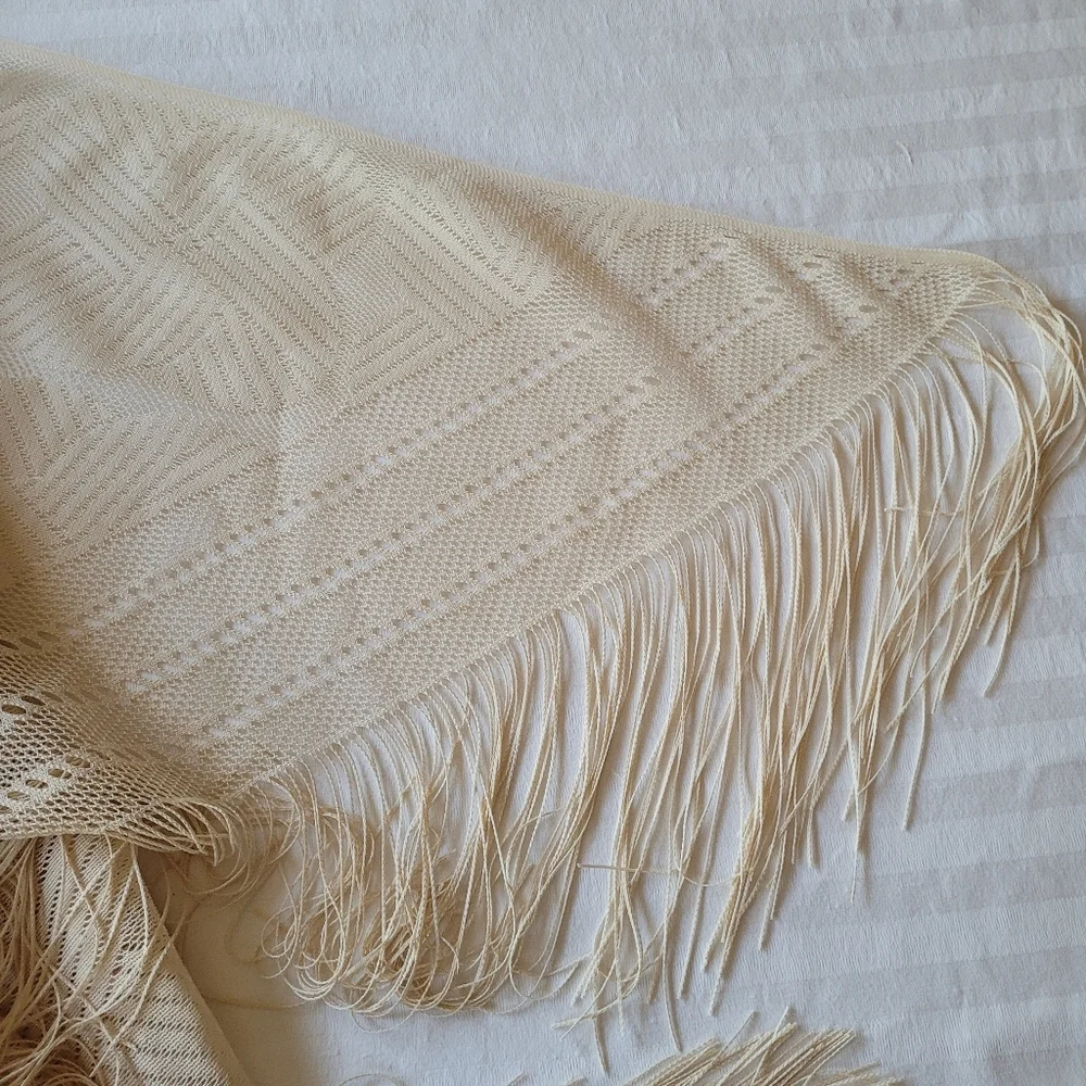 Elegant Cream Scarf with Fringe - Picture 3 of 7